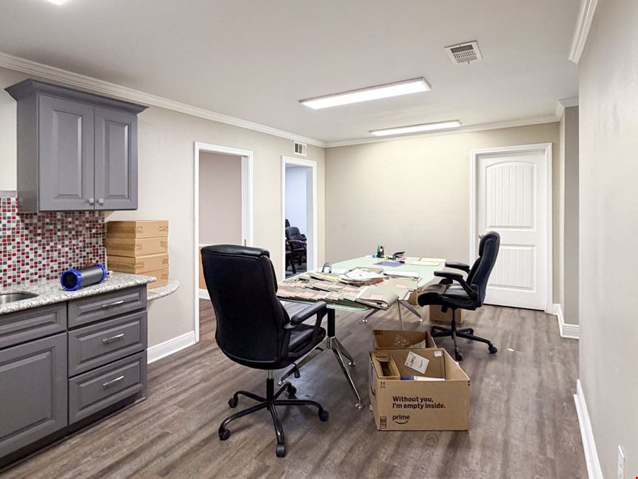 ±10,000 SF Office/Warehouse with Yard Space