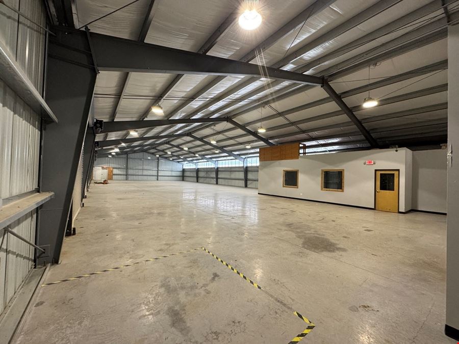 Industrial Flex Building Close to I-5