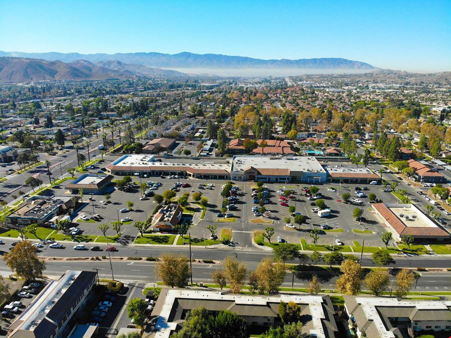 La Sierra Plaza