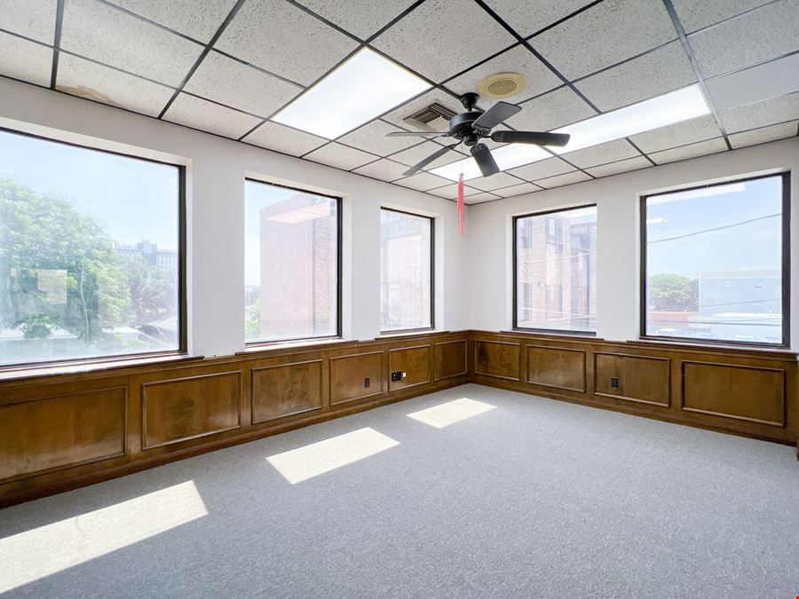 Professional Office Suites Near I-10 and N Causeway Blvd