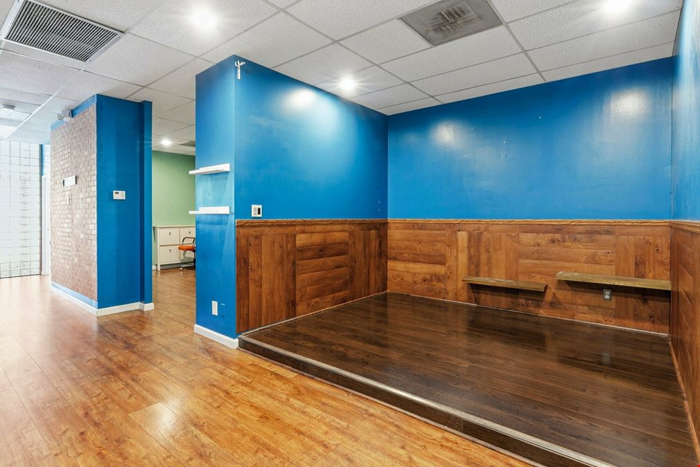 Retail Condo in Oakton For Sale