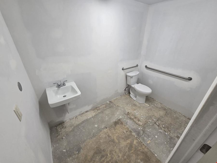FOR LEASE: Professional office 1,100 SQFT