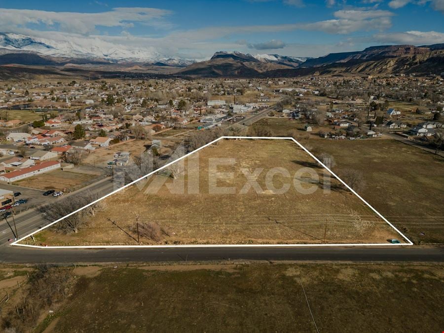 Corner Commercial Lot En Route to Zion National Park