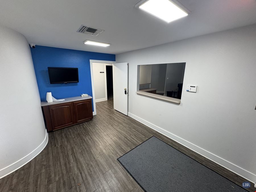 1427 Aurora Rd