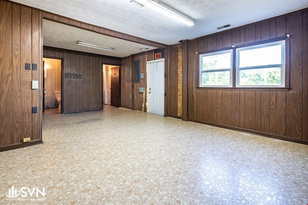9,211 SF Industrial Building For Lease