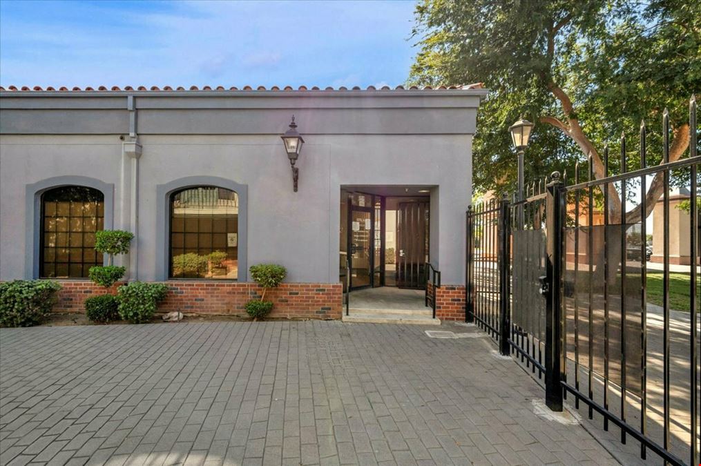 ±1,596 SF Retail Space in Central Tulare, CA