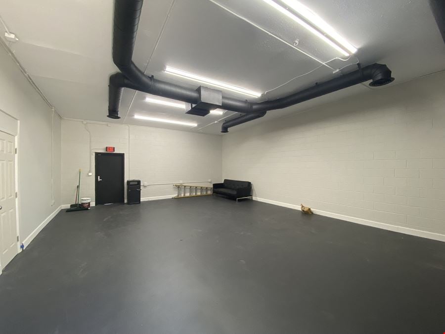 147 E Foothill Blvd
