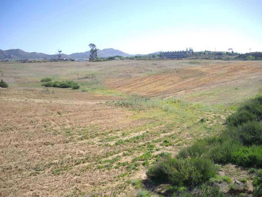 Clinton Keith Road & 15 Freeway