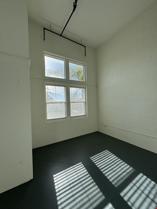 88 N Oak St Ste 1C