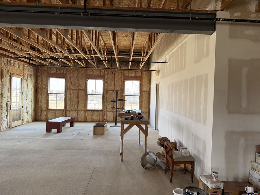 9,759± SF Mixed-Use Commercial Building