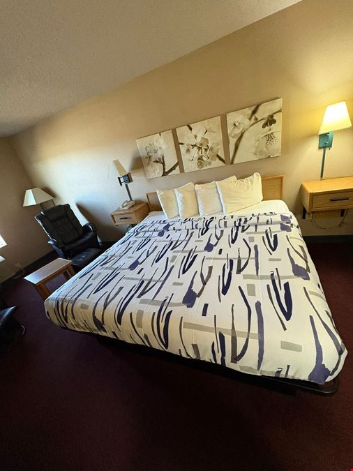 De Smet Inn & Suites