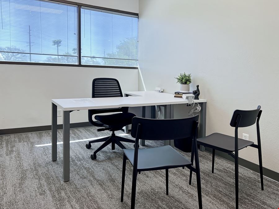 Regus - Tucson - E Broadway Blvd