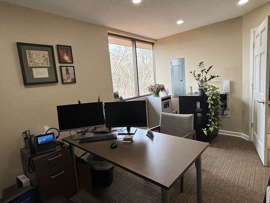 Retail / Office Space at Four Seasons Plaza