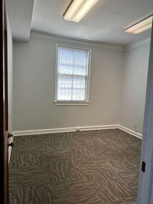 4027 Main St