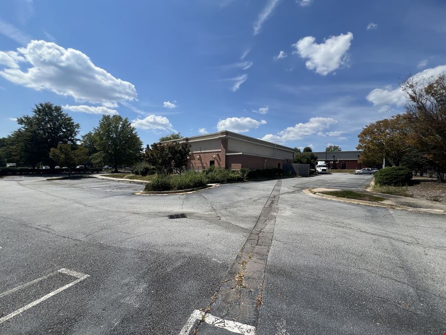 PRICE REDUCTION | REO Restaurant at Stonecrest Mall