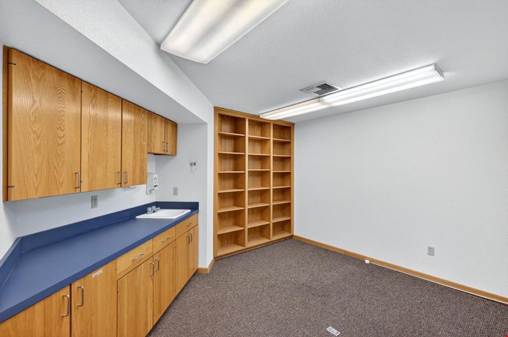 950 W. Ironwood Dr. #4