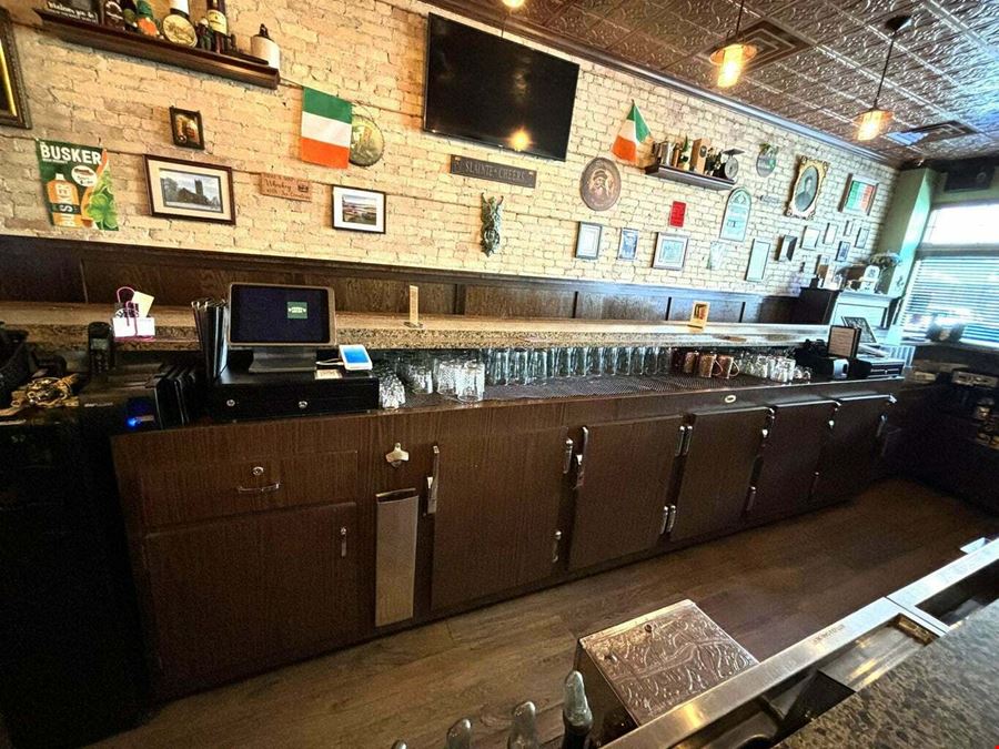 FORMER MOORES IRISH PUB