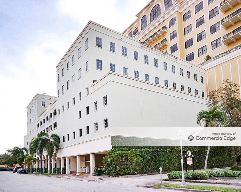 2000 Ponce Business Center