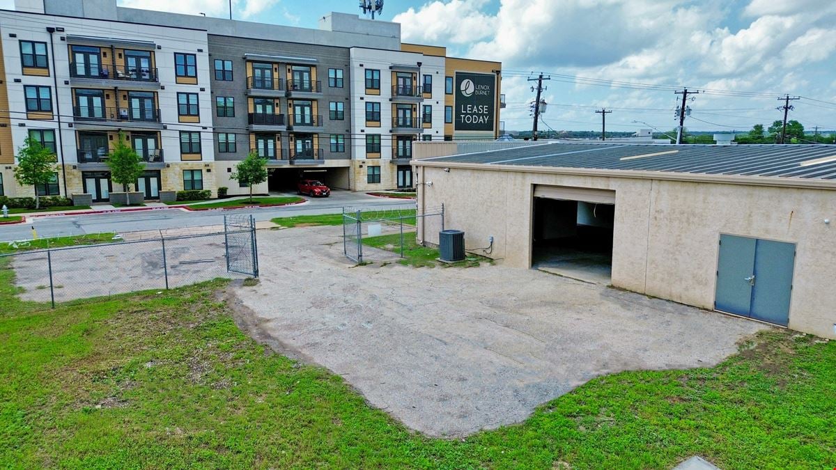 6733 Burnet Lane