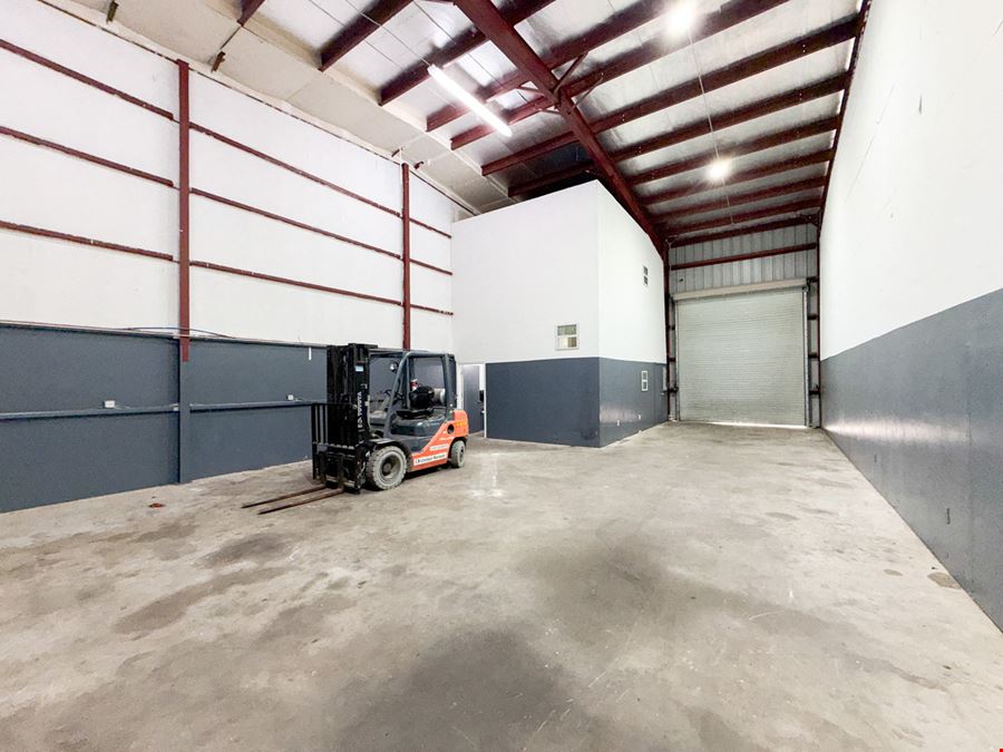 MSY Adjacent Office/Warehouse Units with Covered Rear Area