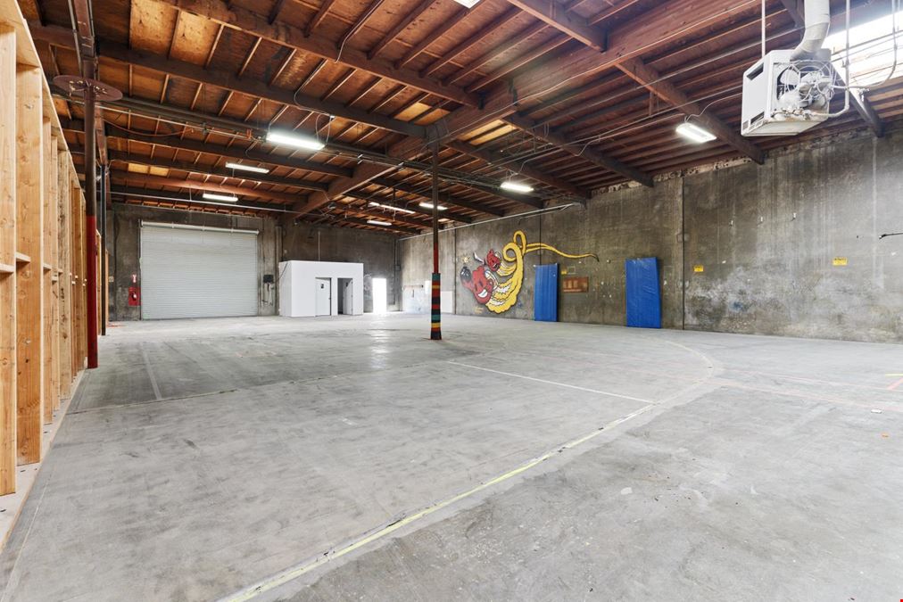 "Unlock Your Storage Solutions in Gardena: Prime Warehouse Space Available Now!"