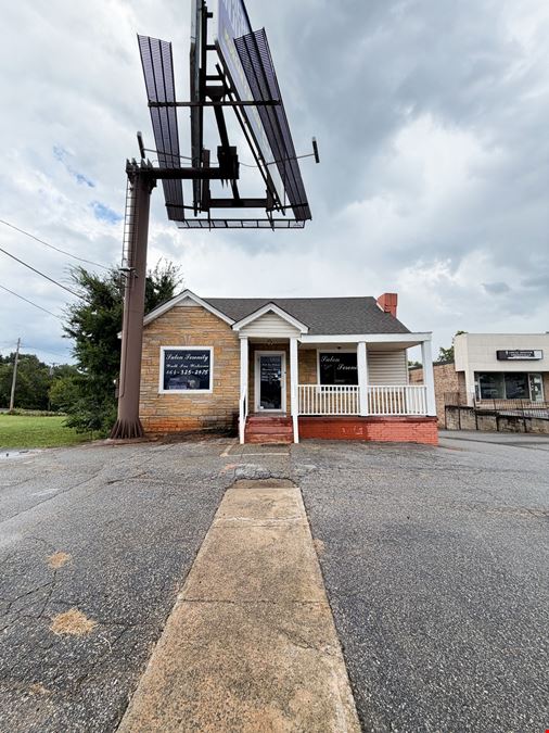 1303 Laurens Rd