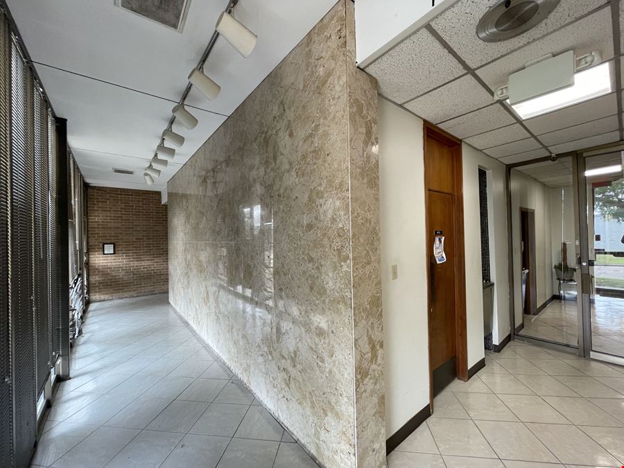 3903 Hartsdale