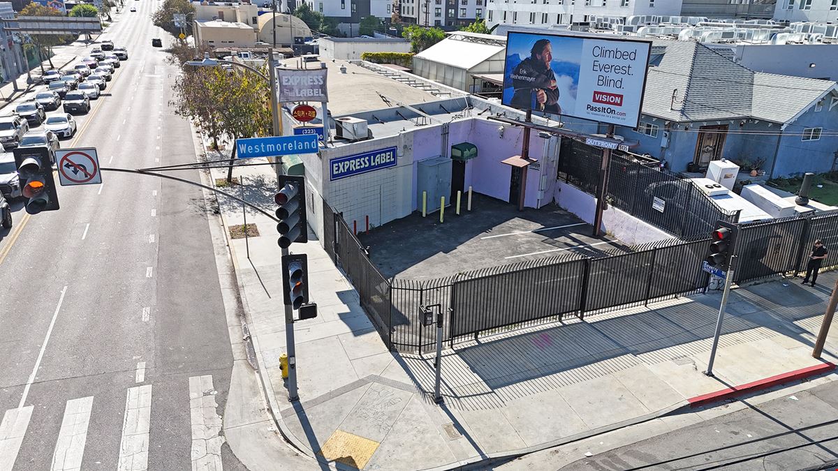 Flex / Office / Industrial Single Tenant Bldg