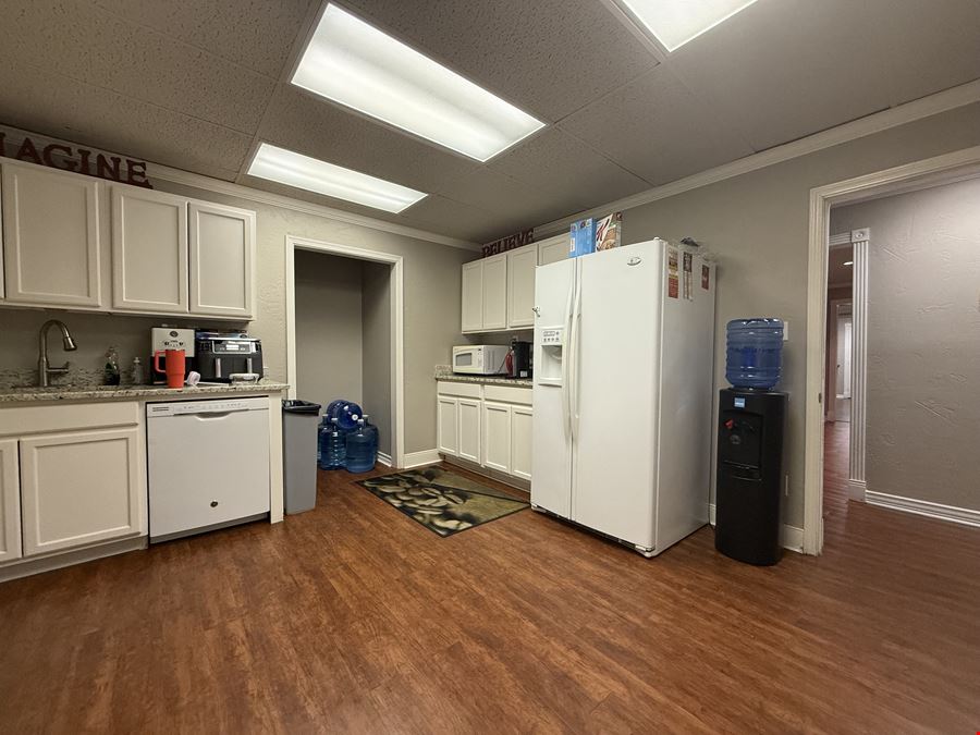 3706 Mockingbird Ln