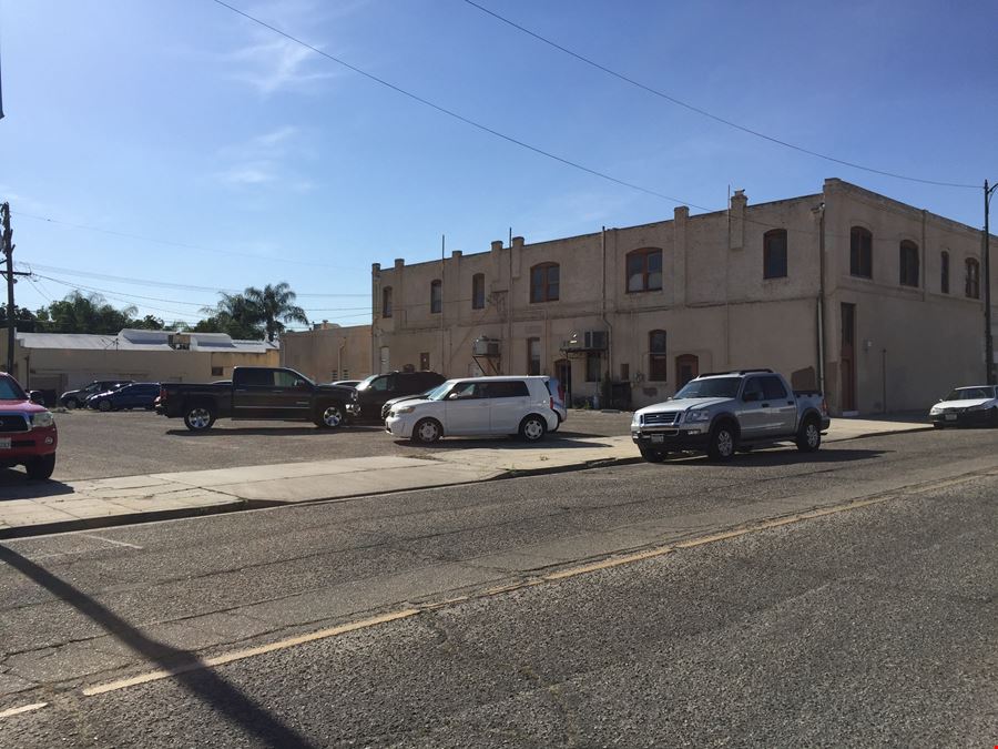 Retail/Office Spaces w/ Parking & TI's Available