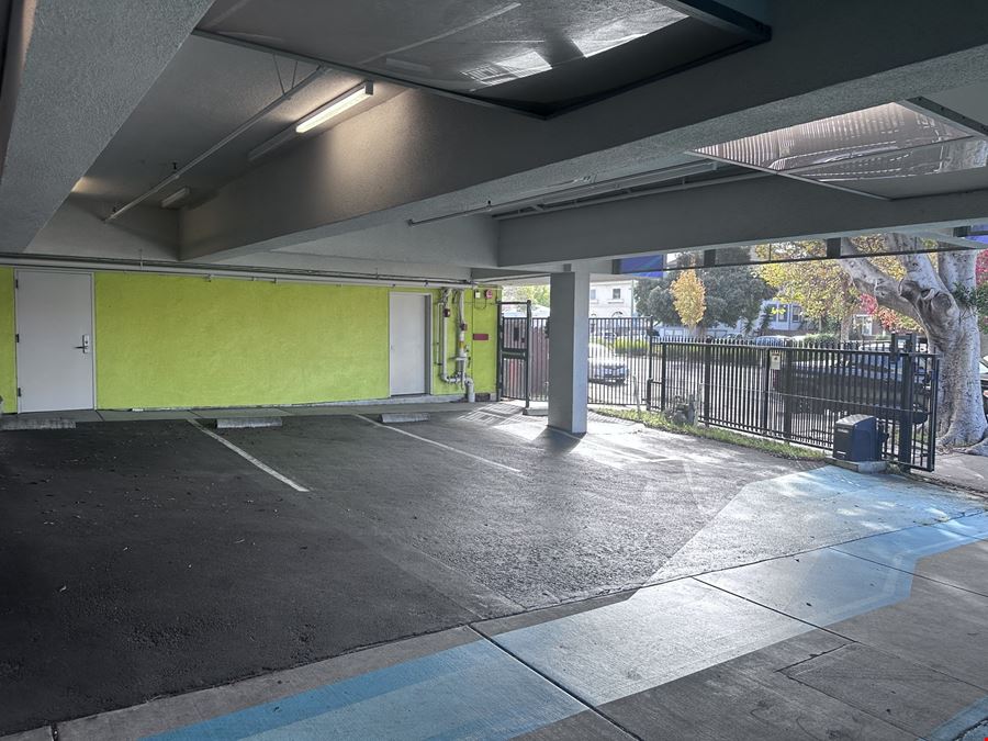 482 W Macarthur Blvd