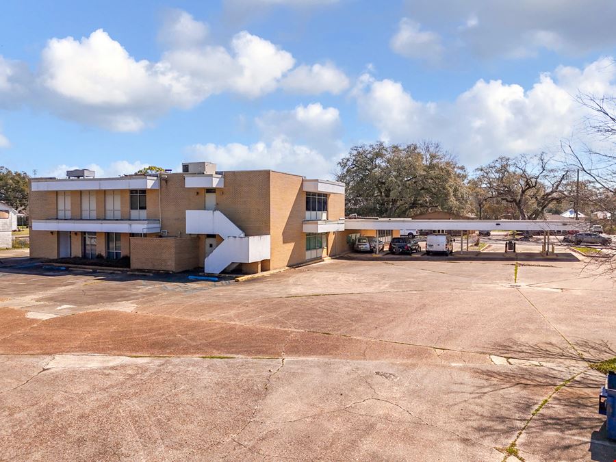 ±16,000 SF Commercial Building – Bank Buildout with Redevelopment Potential