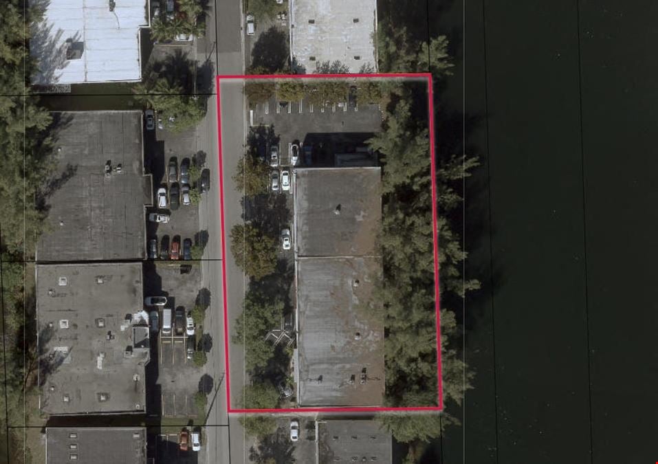 Dock Warehouse in Fingerlakes Miami Airport West Industrial Market