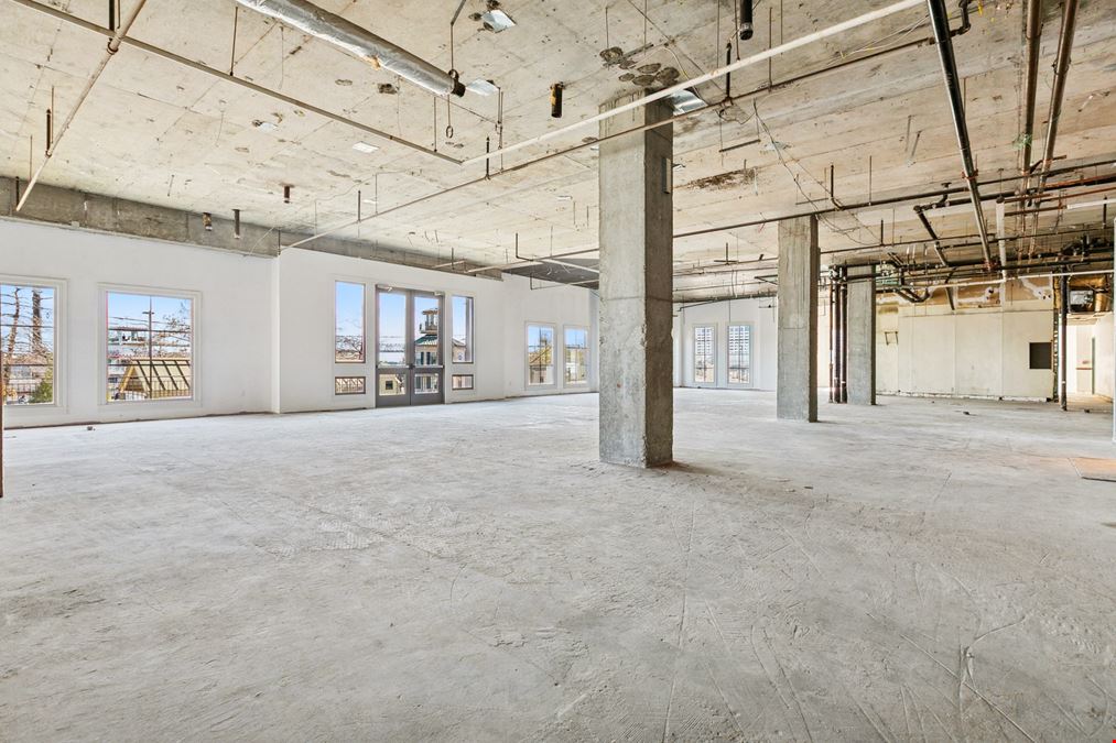 French Quarter Riverfront Opportunity with Expansive Terrace