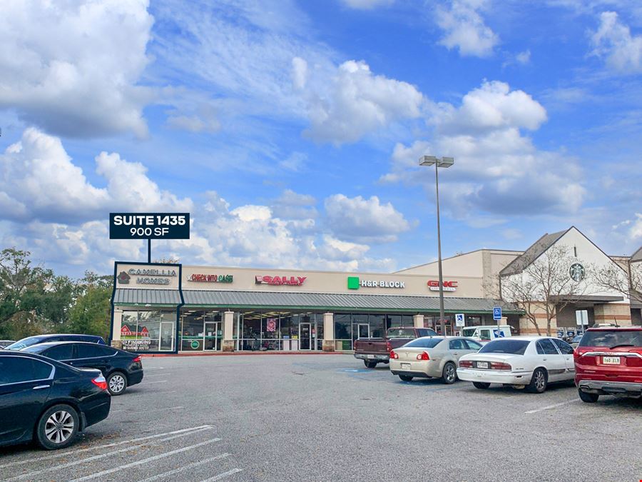 Sulphur Plaza: Endcap and Inline Suites in Kroger-Anchored Center