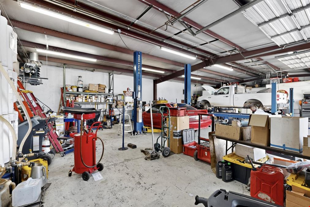 VERSATILE RETAIL/ WAREHOUSE PROPERTY