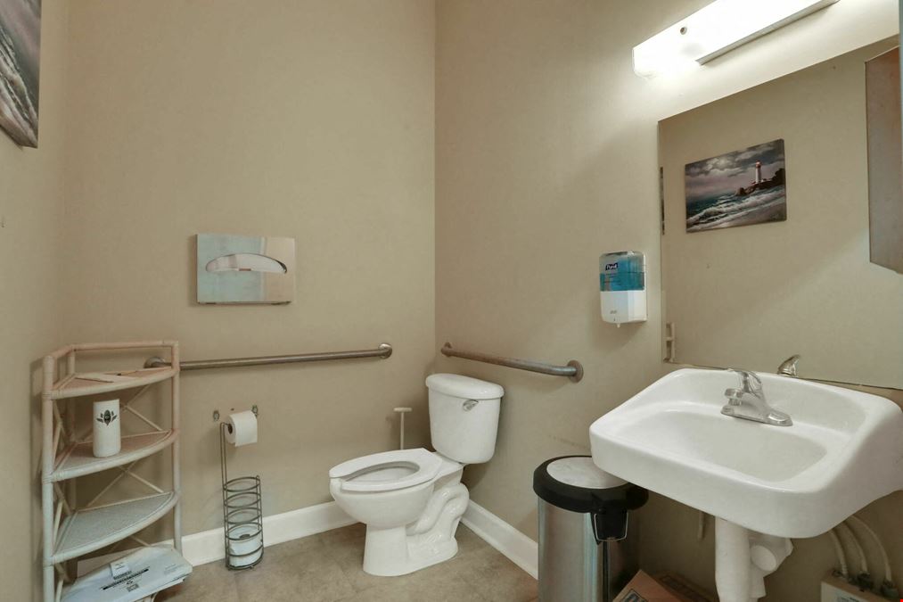 SUBLEASE 10365 Hood Rd S Ste 204