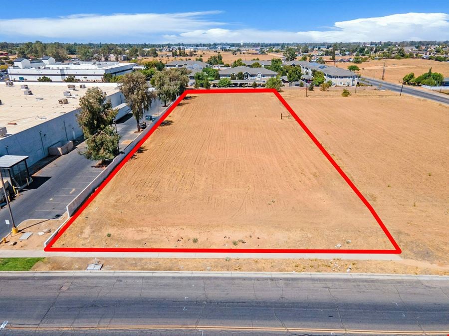 ±1.59 Acres of Prime Retail Land off CA-99 in Madera, CA