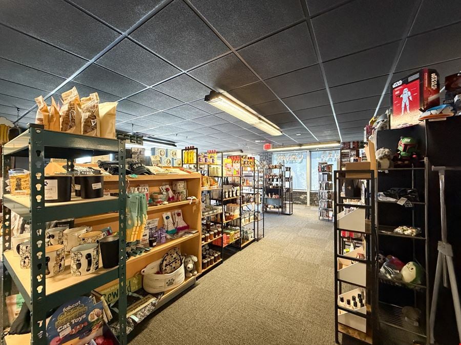 Freestanding Showroom / Warehouse in Slidell Under $60/SF