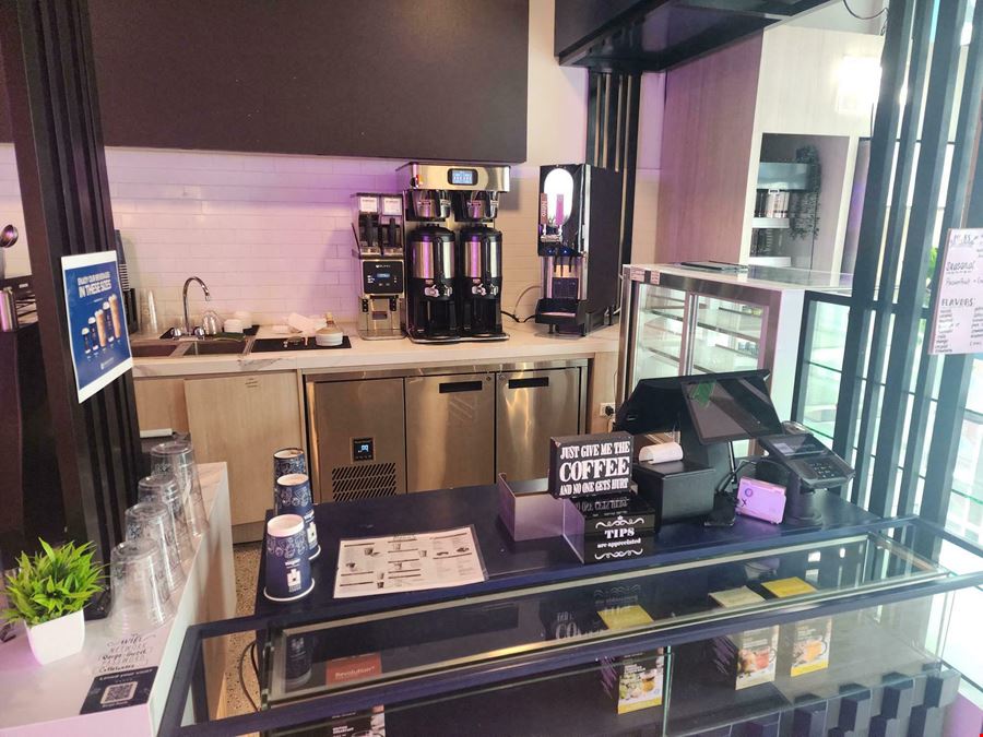 1,257 SF Coffee Shop For Sale
