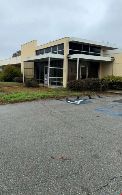 505 Forest Ave. - 3,034 SF on 1 acre corner lot, Zoned B-2
