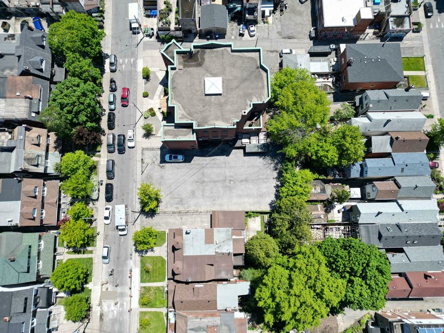 Towns on Pauline off bloor