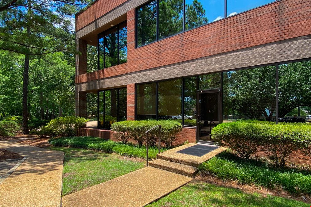 795 Woodlands Parkway