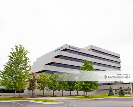 2600 Big Beaver Rd W - Troy