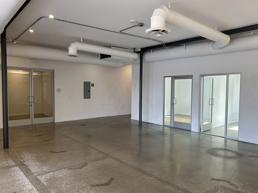 4335 W Adams