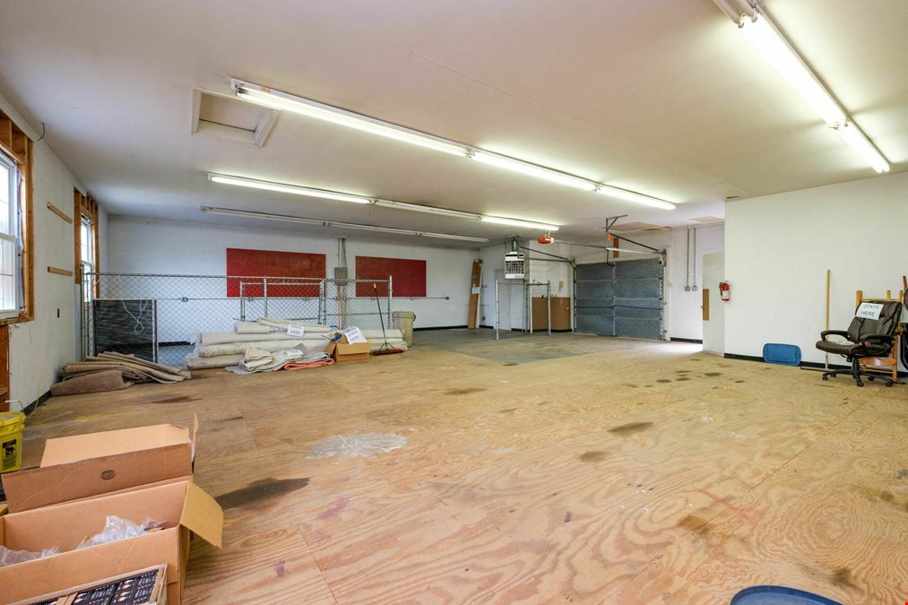 NICE BUILDING IN HIGH TRAFFIC AREA FOR SALE OR LEASE