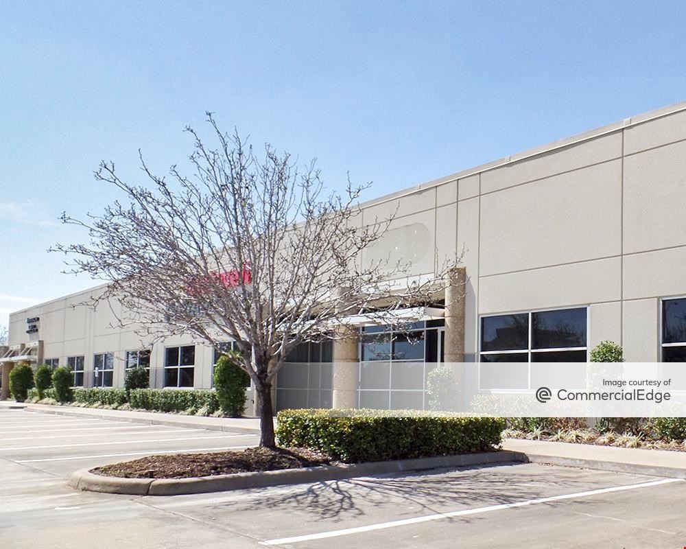 Clay Crossing Business Center