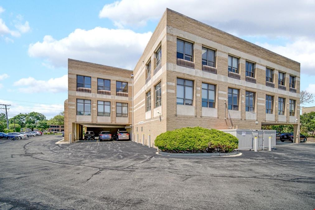 1S443 Summit Ave, Oakbrook Terrace, IL 60181