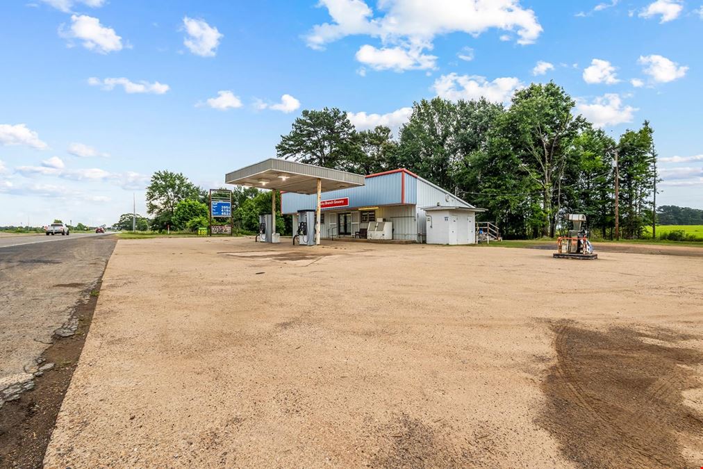 Convenience Store in Naples, TX for Sale