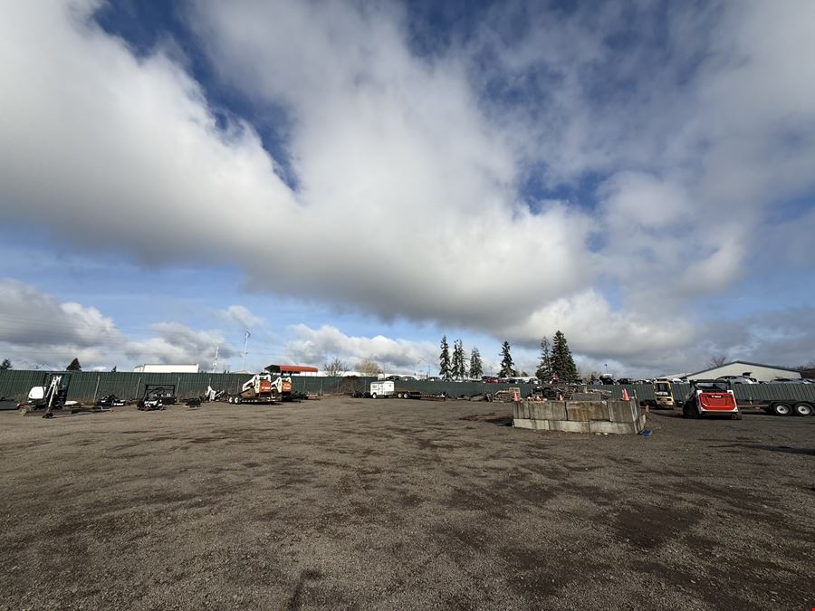 Claxter Warehouse With Yard